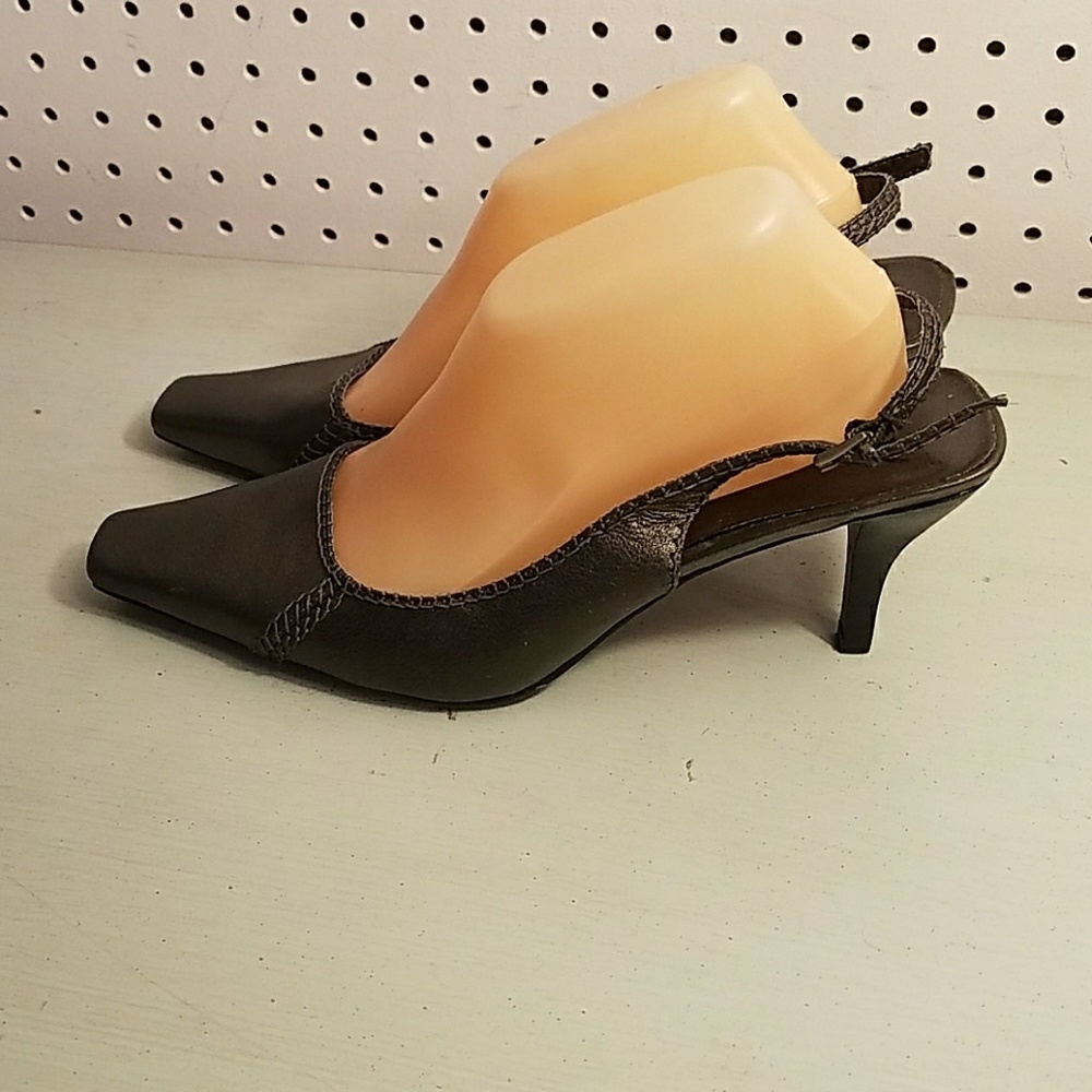 ANDREW GELLER DARK GRAY LEATHER SLINGBACK PUMPS